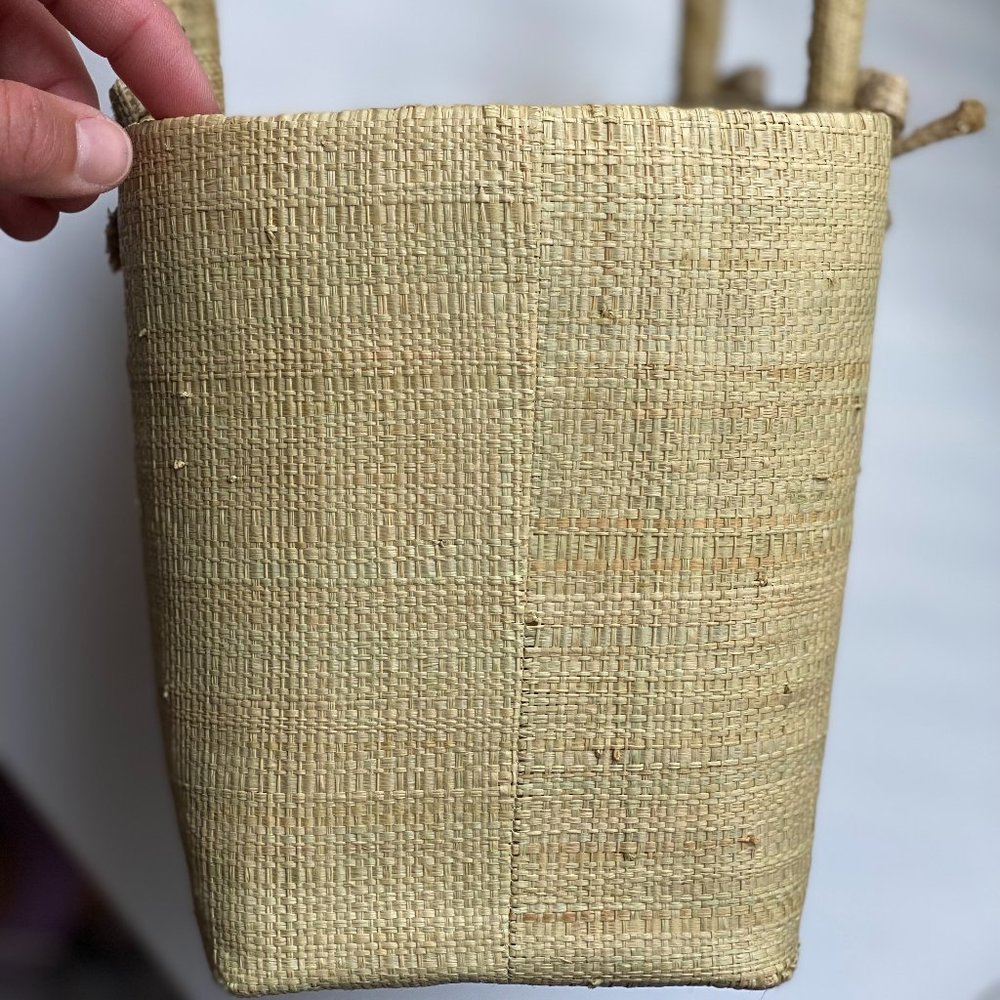 Small Basket With Bows - Picture 2 of 6